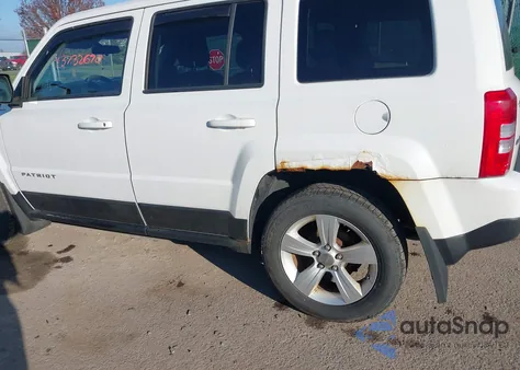 2012 Jeep Patriot Latitude z USA, uszkodzony, nr VIN 1C4NJRFB0CD630615